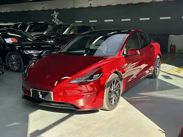 TESLA MODEL 3 2025