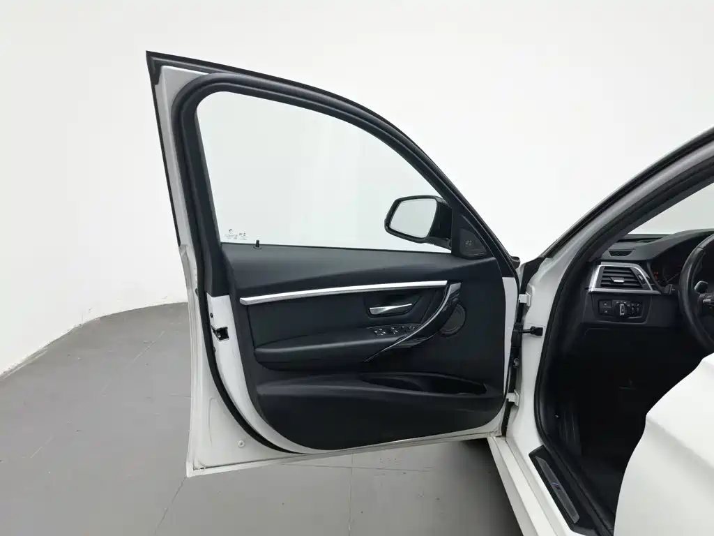 BMW 3 Series — миниатюра 8