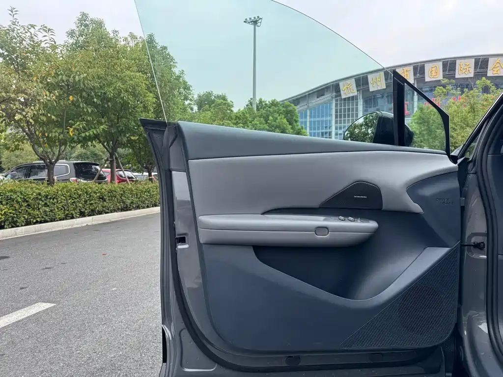 Lynk & Co Z20 — миниатюра 10