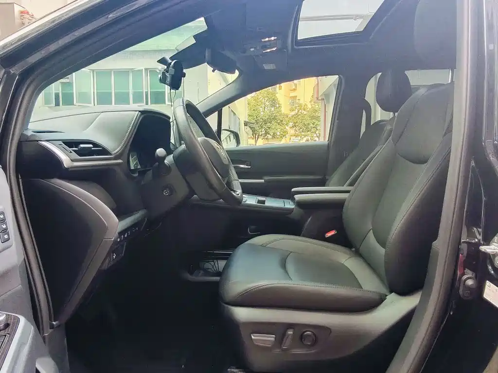 Toyota Granvia 2023 2.5L Flagship VIP