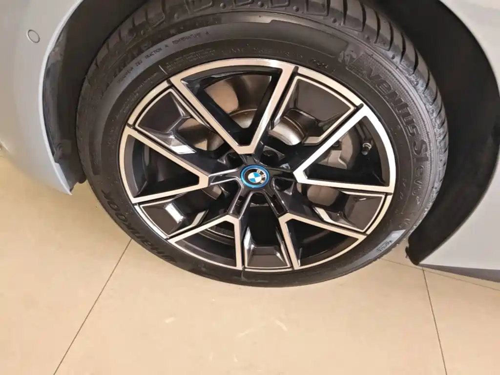 BMW i4 — миниатюра 23