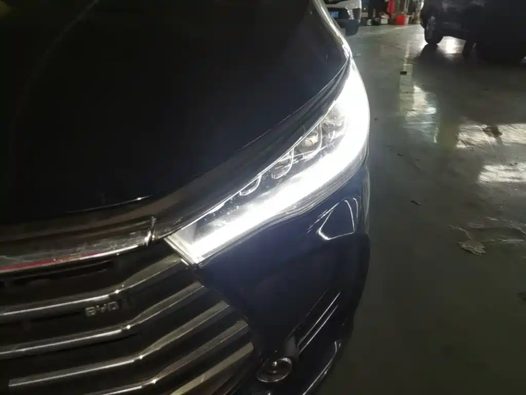 BYD MAX — миниатюра 24