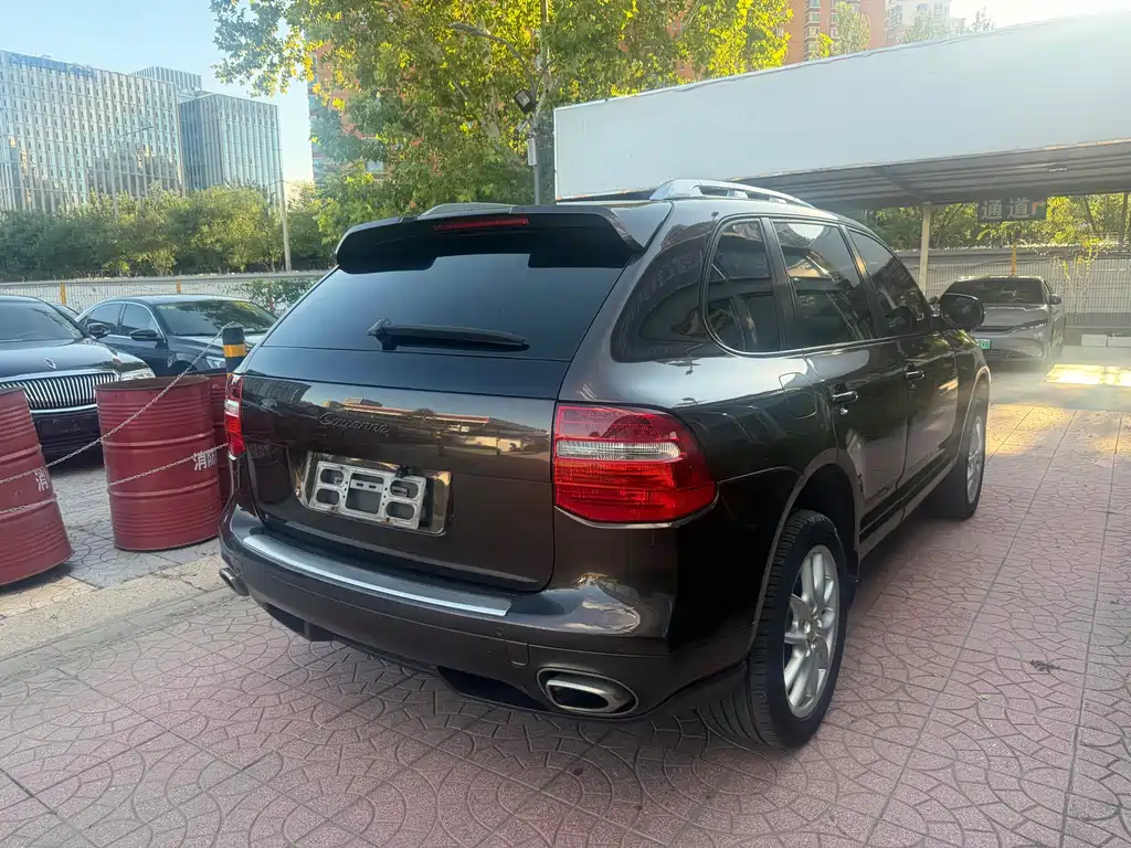 Porsche Cayenne — миниатюра 4