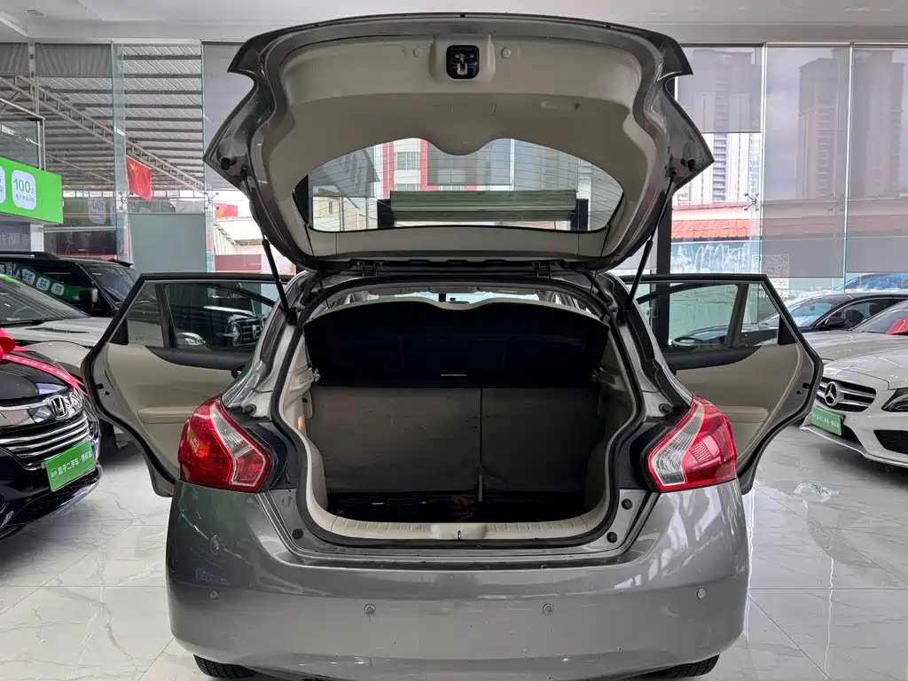 Nissan Tiida — миниатюра 27
