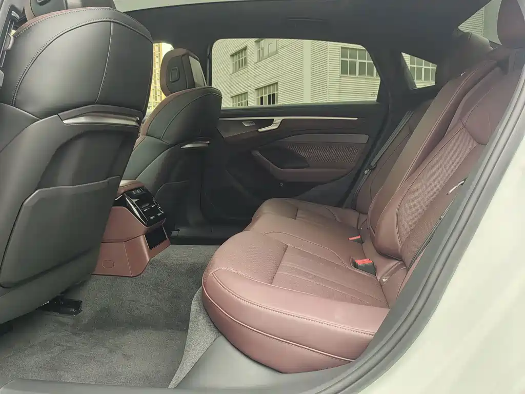 Audi A6L — миниатюра 6