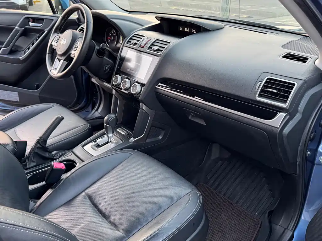 Subaru Forester 2.0i Luxury Navigation Edition, фото 11