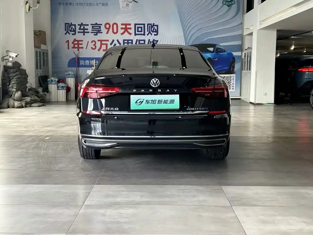 Volkswagen Passat PHEV — миниатюра 8