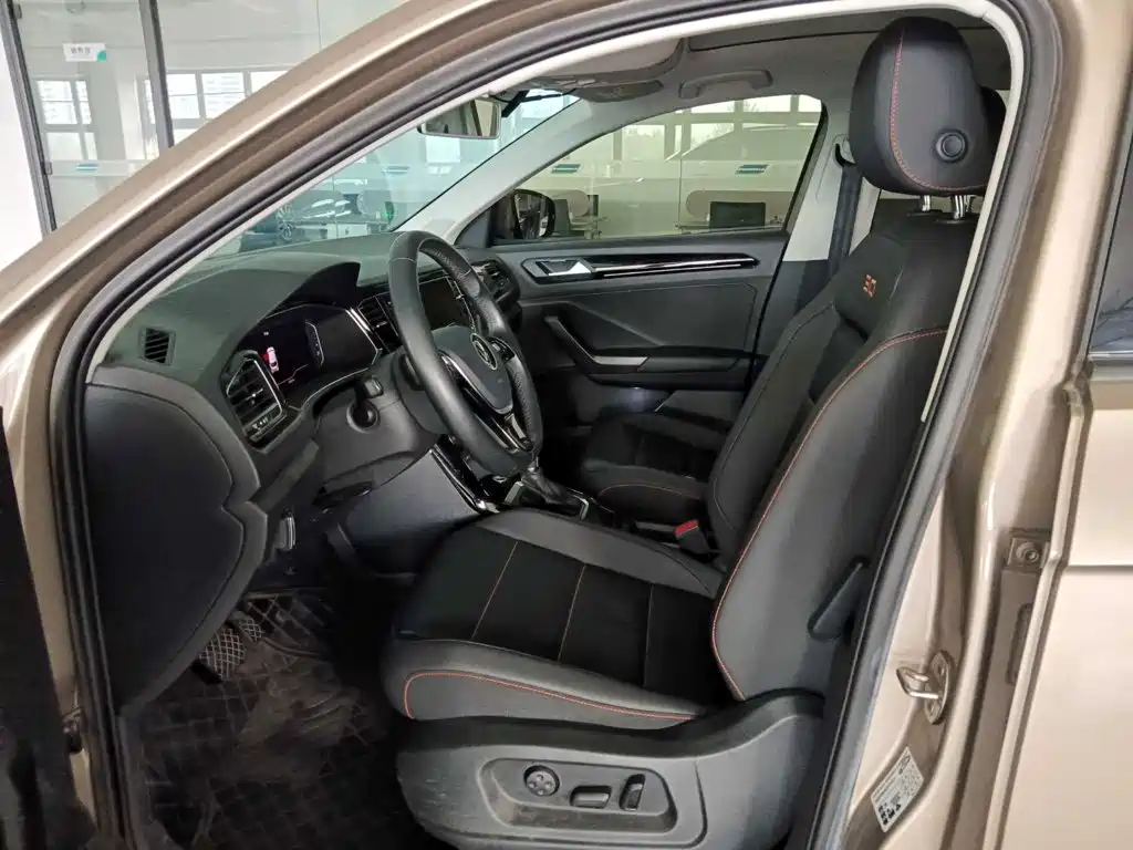 Volkswagen T-Roc — миниатюра 8