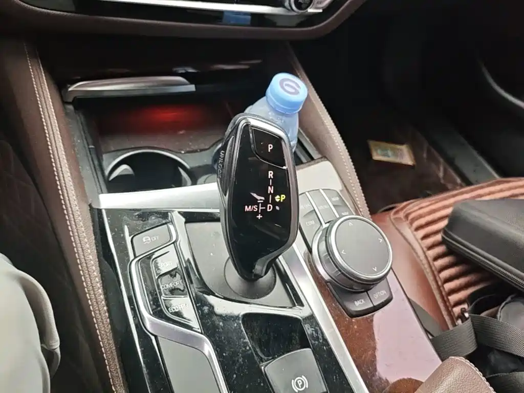 BMW 5 Series — миниатюра 14