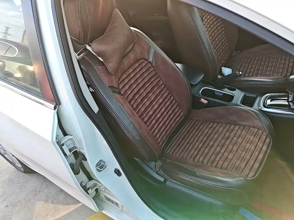 Nissan Tiida — миниатюра 25