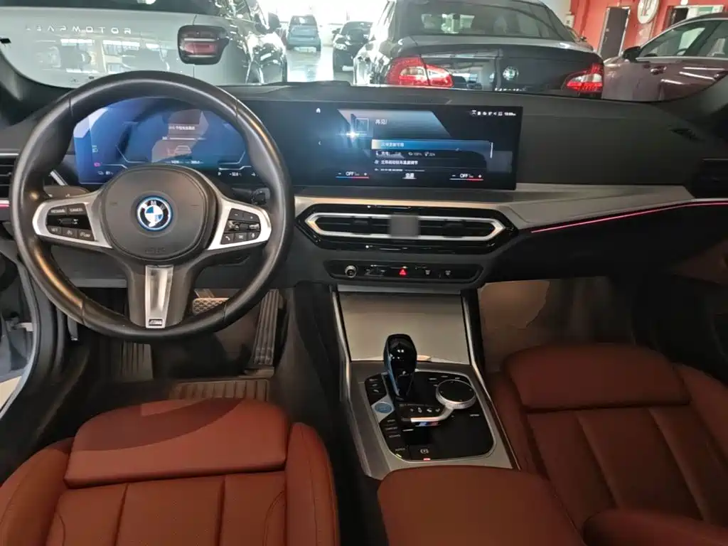 BMW i4 — миниатюра 10