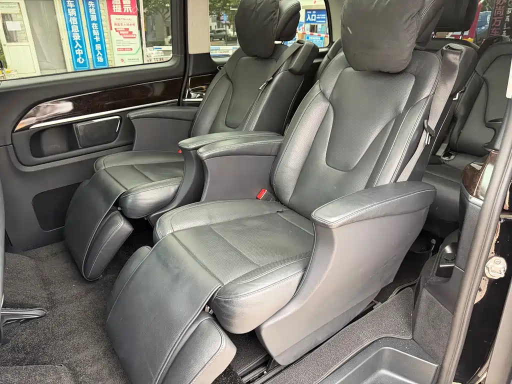 Mercedes-Benz V-Class V 2018 V 260 Luxury VI