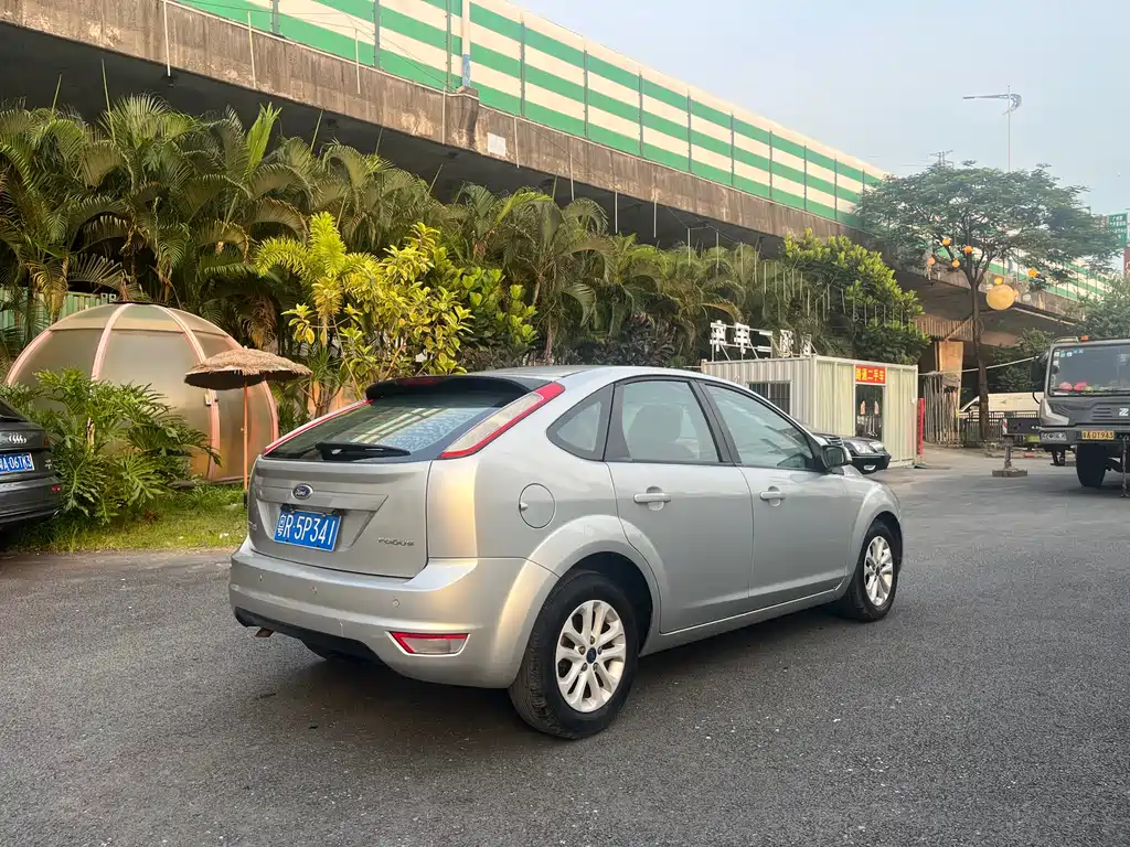 Ford Focus 2013 1.8L MT