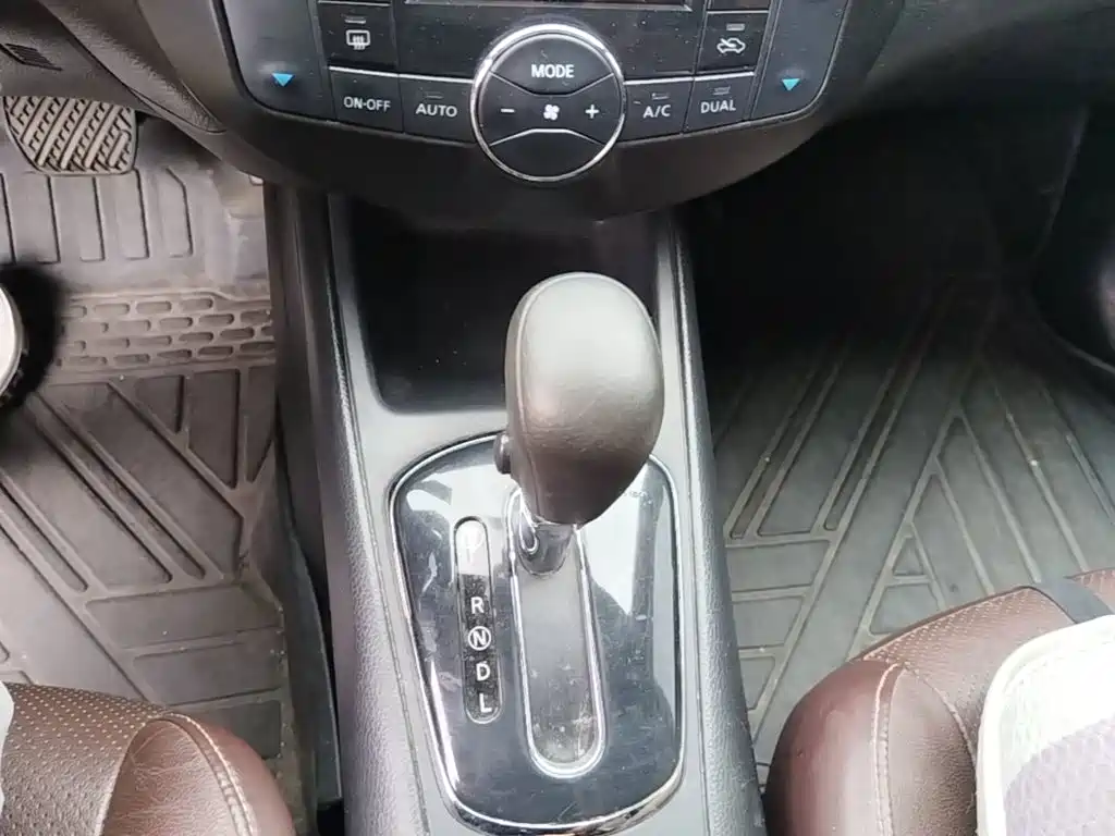 Nissan Tiida — миниатюра 19