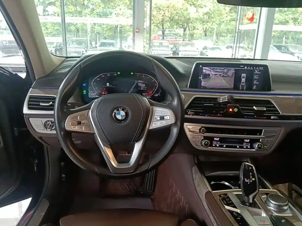 BMW 7 Series — миниатюра 3