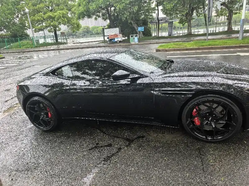 Aston Martin DB11 — миниатюра 3