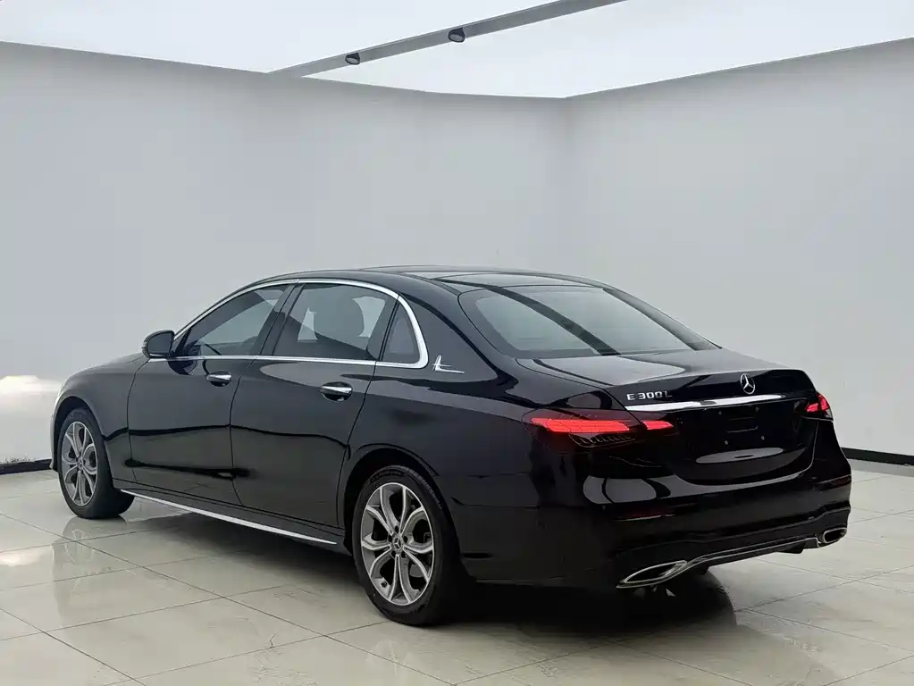 Mercedes-Benz E-Class — миниатюра 10