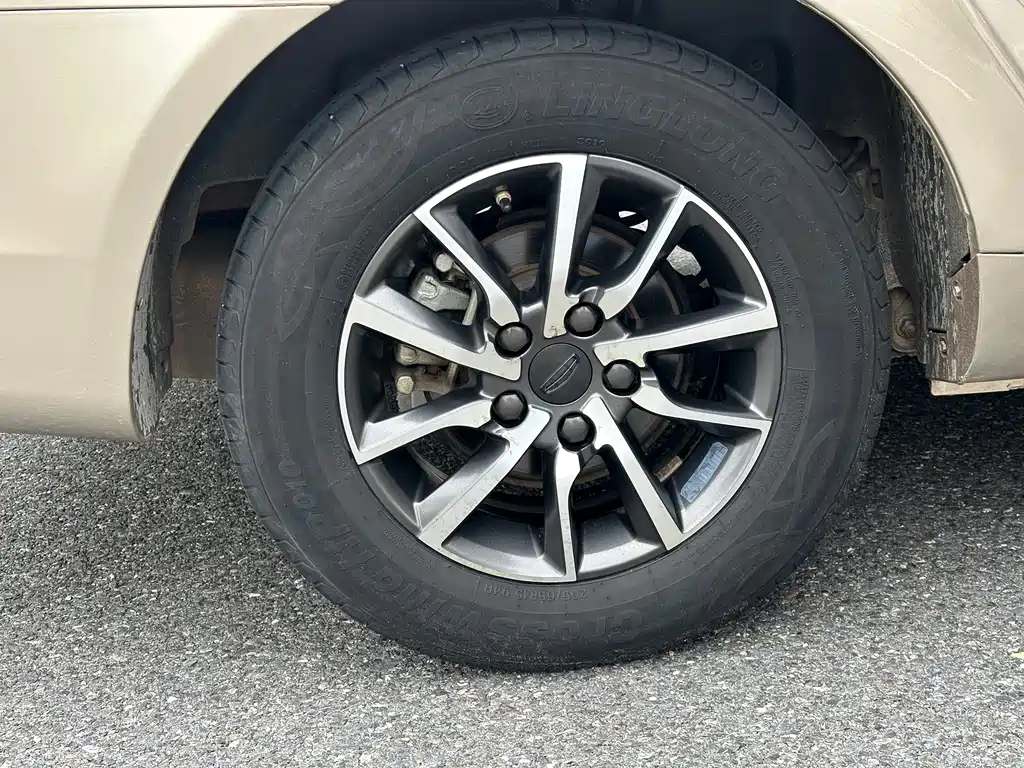 Geely Emgrand — миниатюра 14
