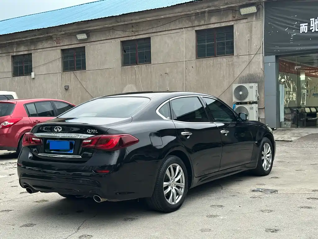 Infiniti Q70 — миниатюра 10
