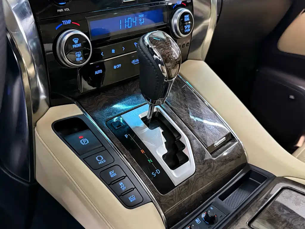 Toyota Vellfire 2021 2.5L HV Luxury