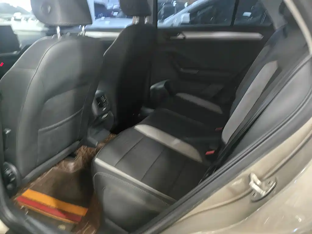 VOLKSWAGEN T ROC EXPLORING SONGS