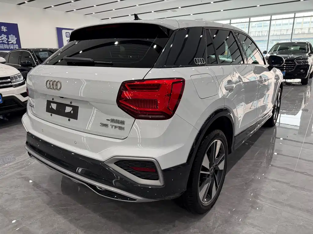 Audi Q2L 2022 35 TFSI Fashion