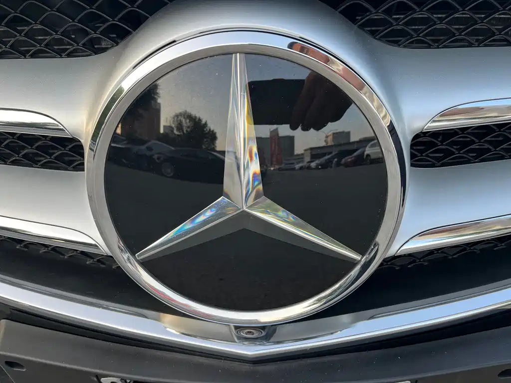 Mercedes-Benz E-Class — миниатюра 5