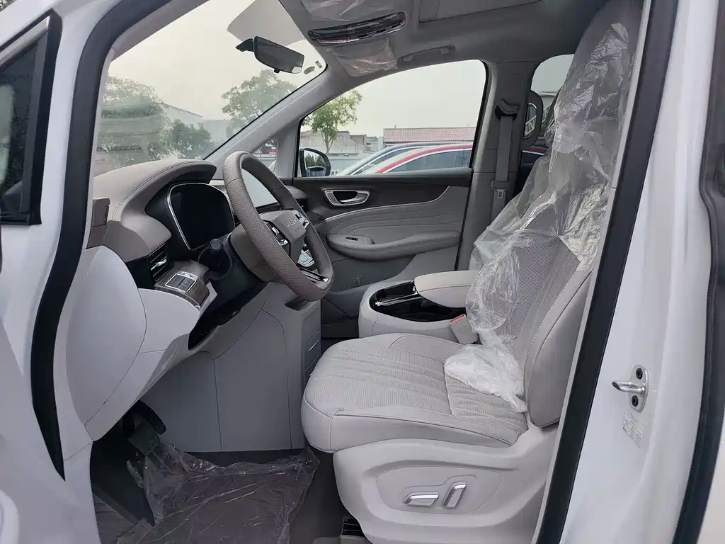 Roewe iMAX8 New Energy — миниатюра 6