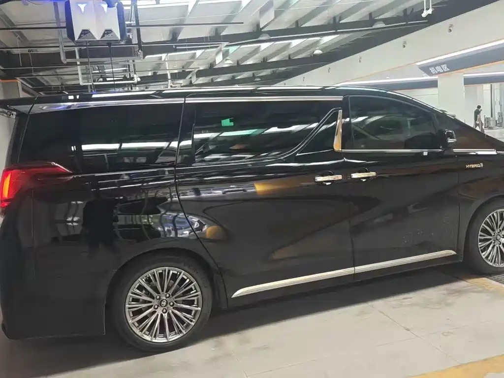 Toyota Alphard — миниатюра 2