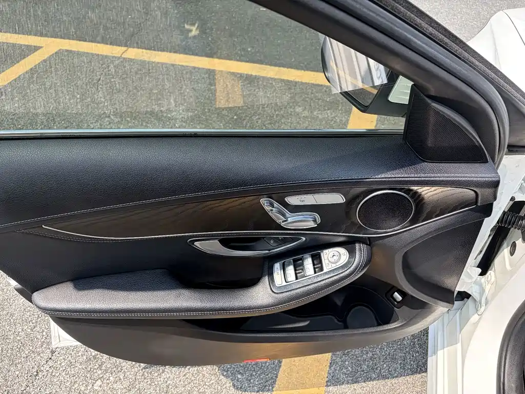 Mercedes-Benz C-Class — миниатюра 15
