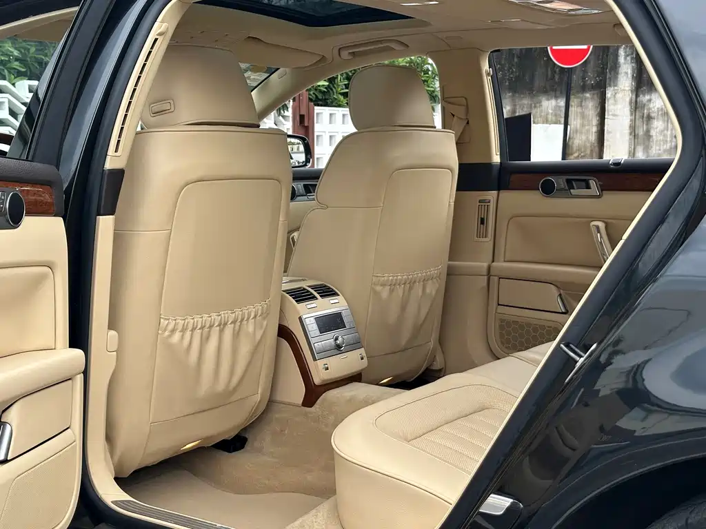 Volkswagen Phaeton — миниатюра 13