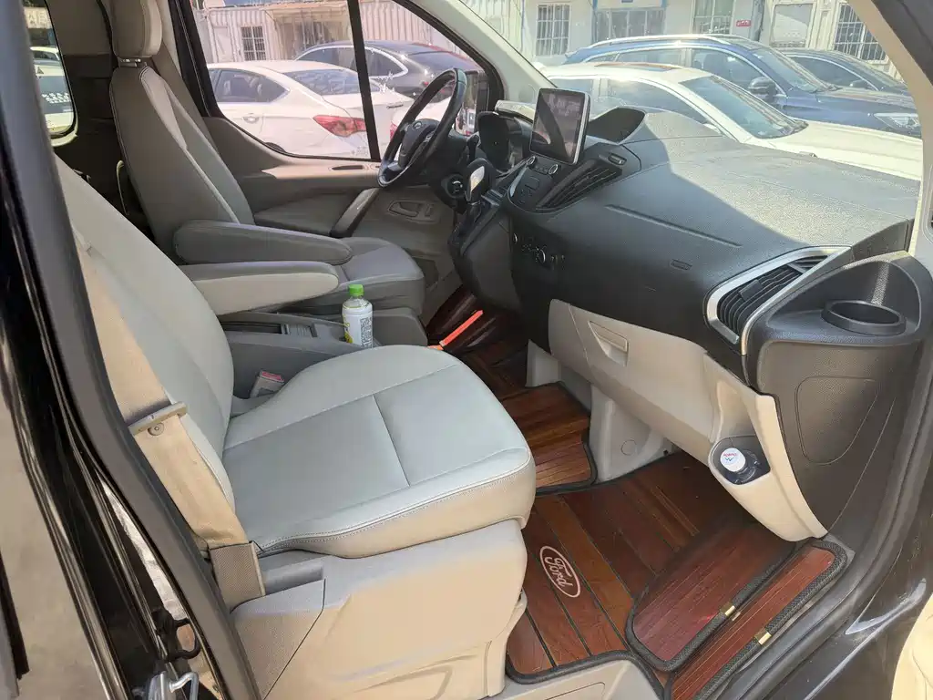 Ford Tourneo — миниатюра 4
