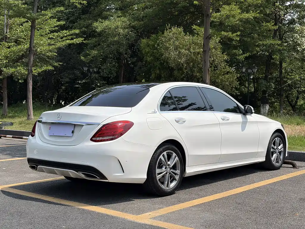 Mercedes-Benz C-Class — миниатюра 6