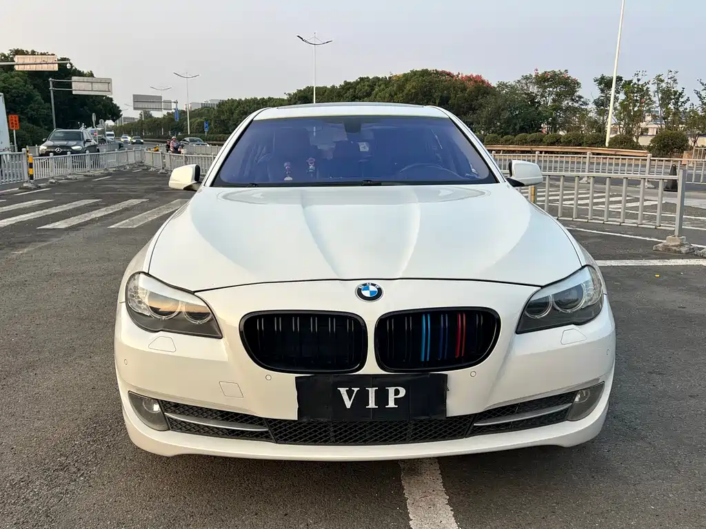 BMW 5 Series — миниатюра 2