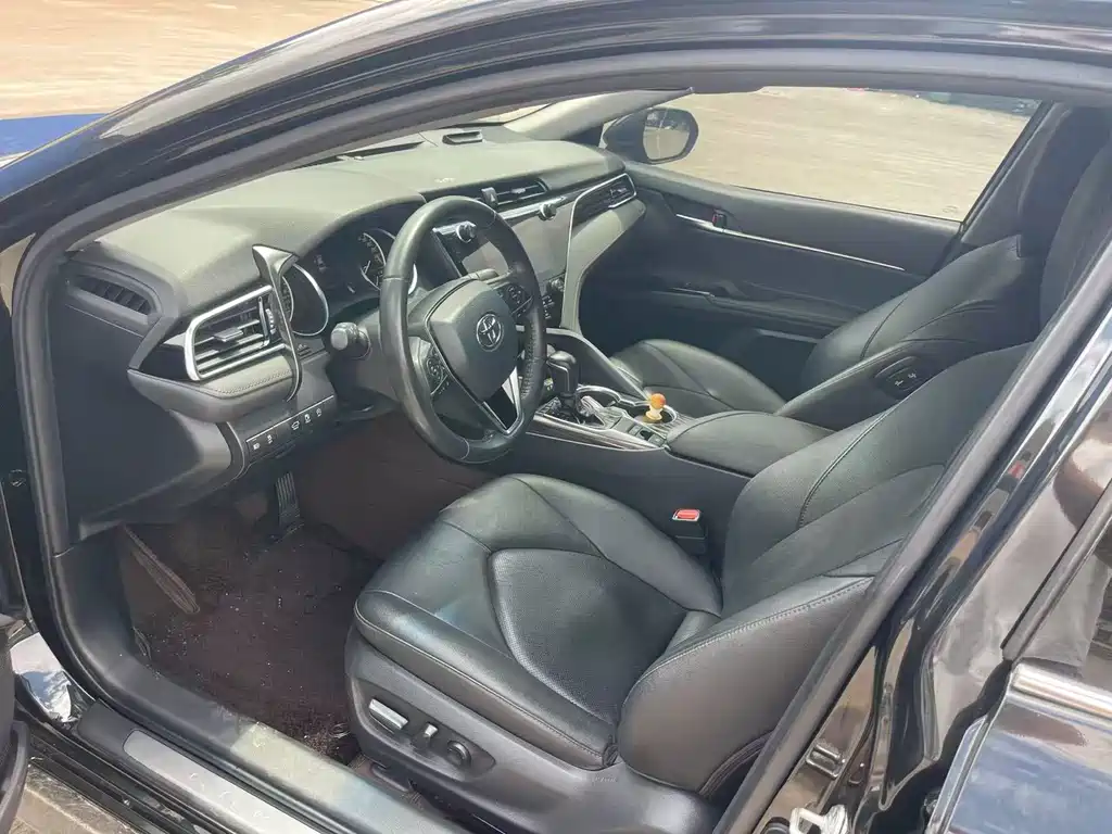 Toyota Camry — миниатюра 9