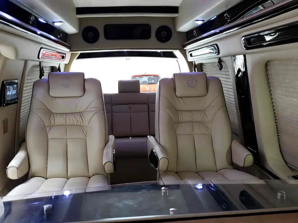 GMC Savana 6.0L LWB Leader Edition, фото 8