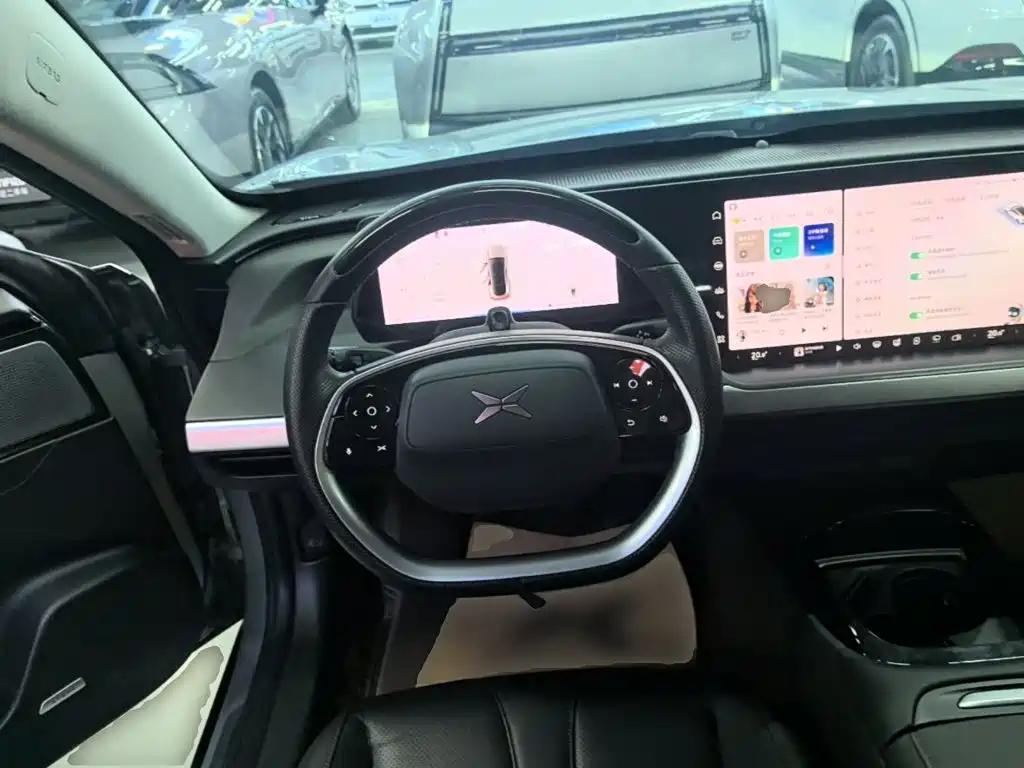 XPeng P7 — миниатюра 11