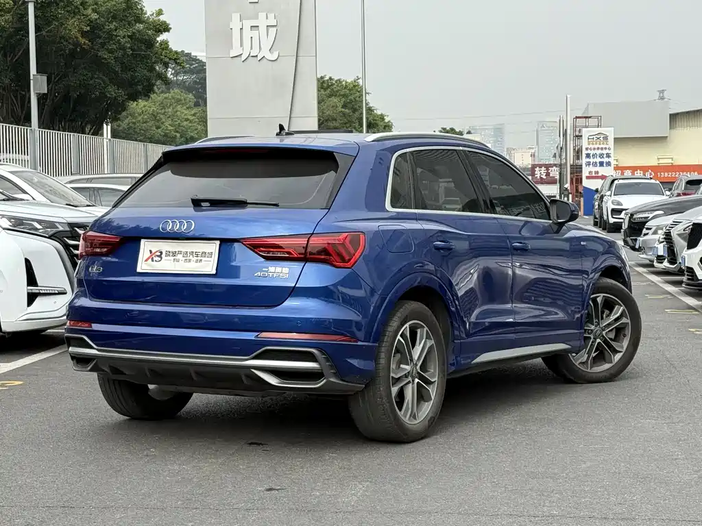AUDI Q3