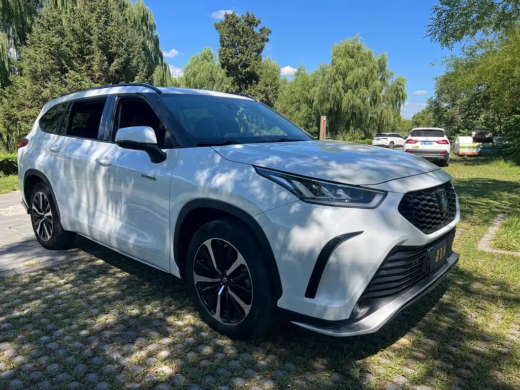 Toyota Crown Kluger — миниатюра 3