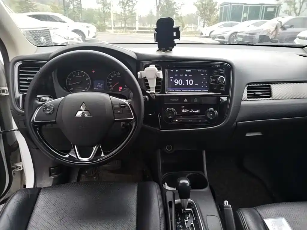 Mitsubishi Outlander (Import) — миниатюра 12
