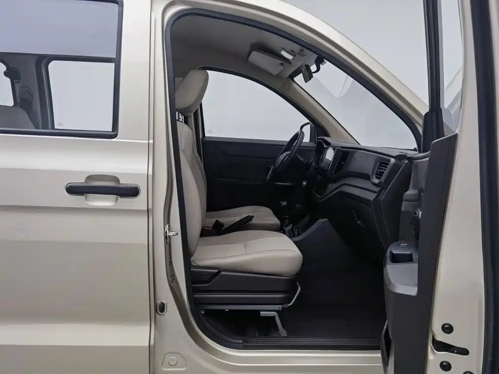 Wuling Hongguang V — миниатюра 23