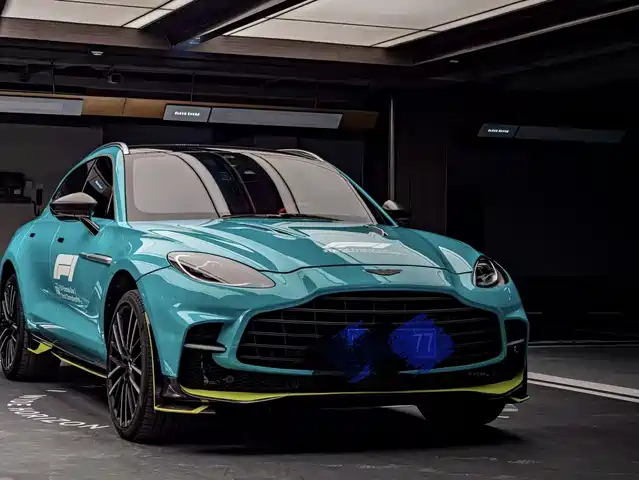 ASTON MARTIN DBX