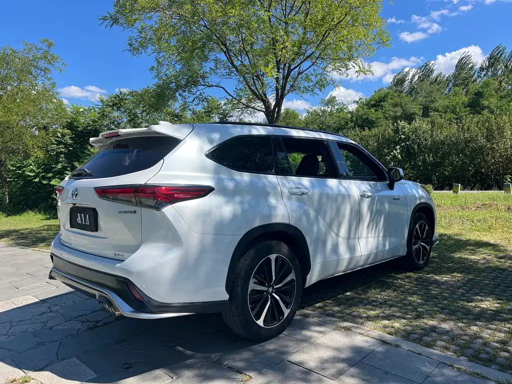 Toyota Crown Kluger — миниатюра 7