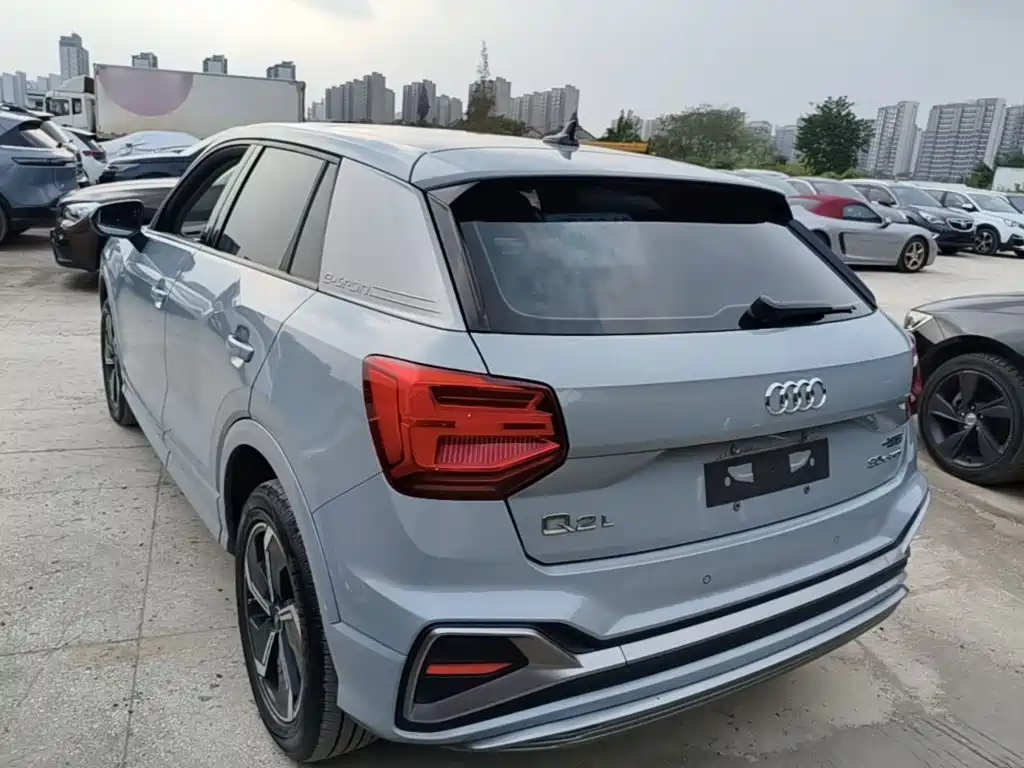 Audi Q2L e-tron — миниатюра 5
