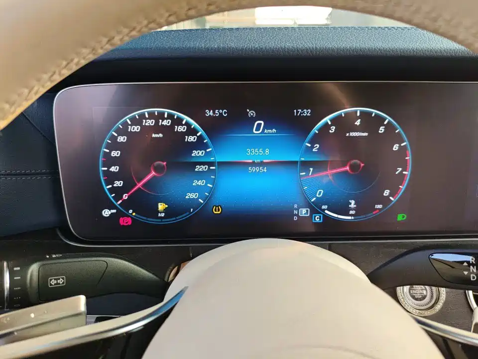 Mercedes-Benz E-Class — миниатюра 3