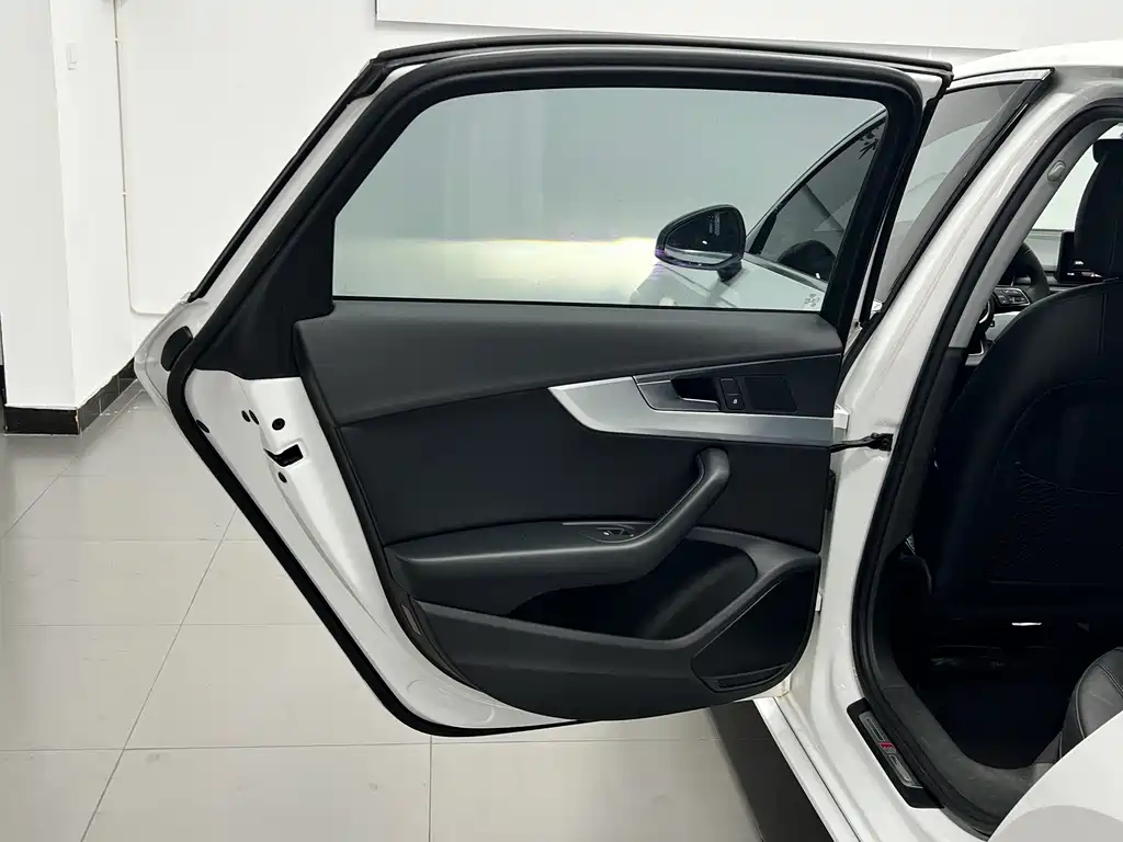 Audi A4L — миниатюра 27