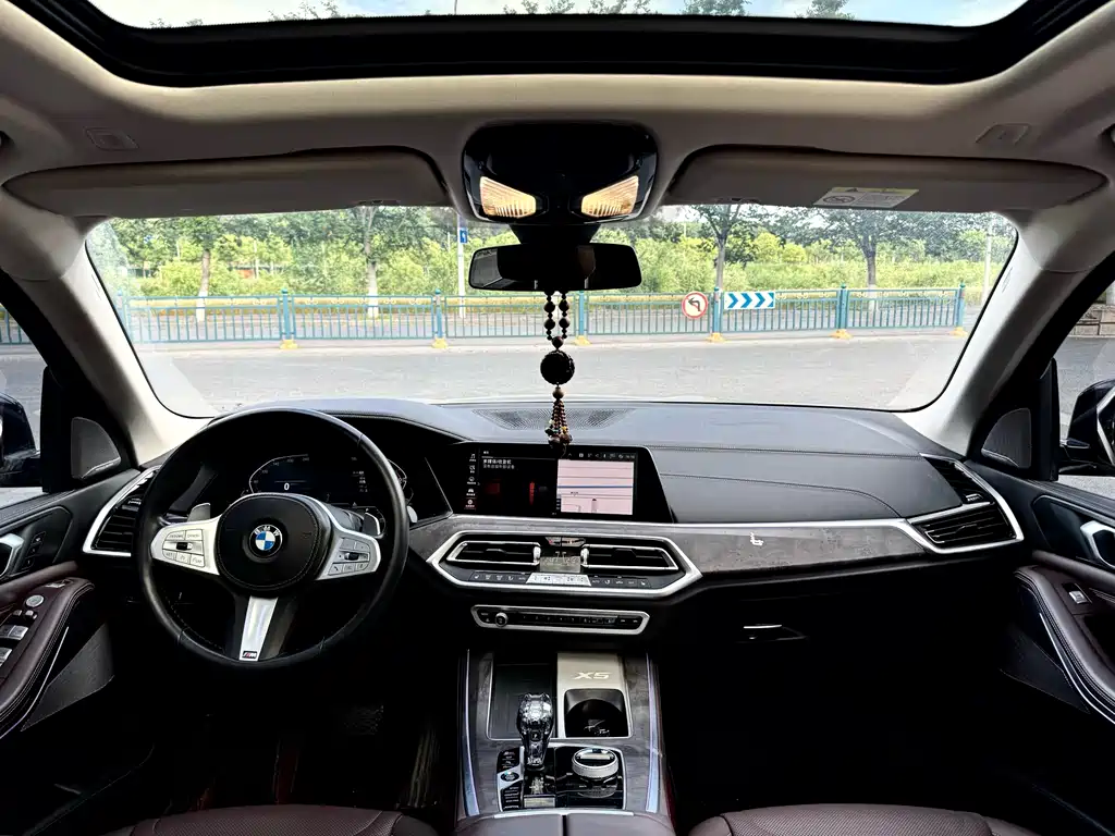 BMW X5 2022 xDrive 30Li Premium M Sport