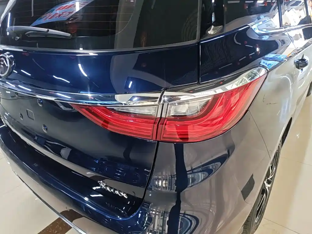 BYD MAX — миниатюра 8