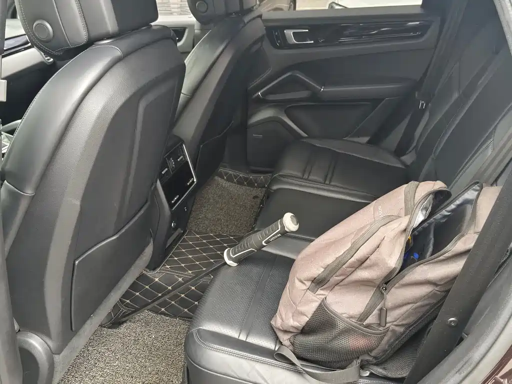 Porsche Cayenne — миниатюра 7