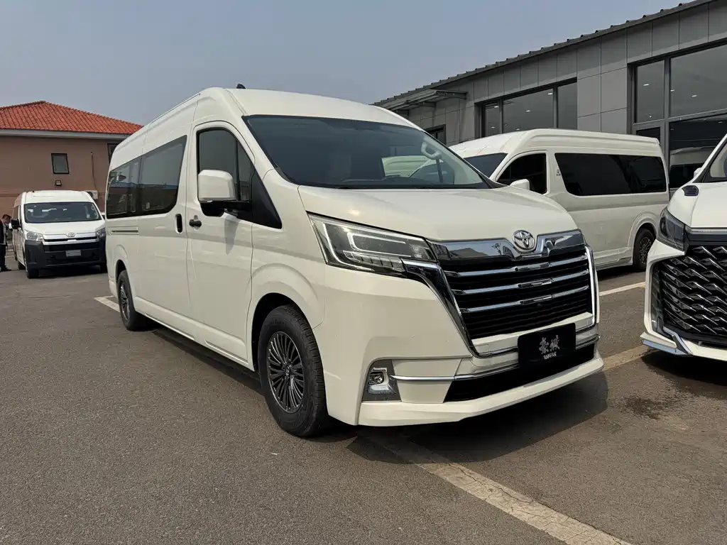 Toyota Hiace 2025